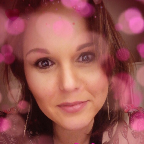 Meet your Posher, Rebecca - Picture 3 of 3